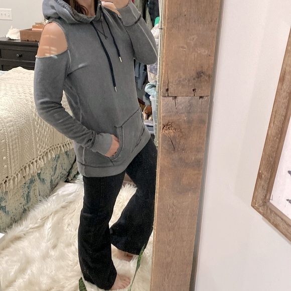 Hollister hooded sweatshirt grey size small - Picture 2 of 7
